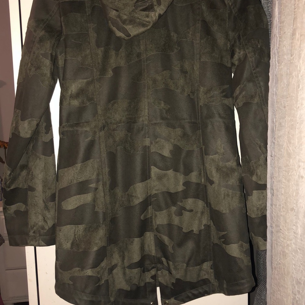 Camo jacket ๐ - Picture 2 of 4